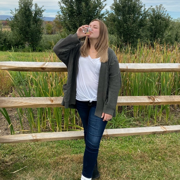 Meet your Posher, Katie - Picture 3 of 3